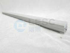 為什么線條燈硅膠燈罩擠出時要噴油？